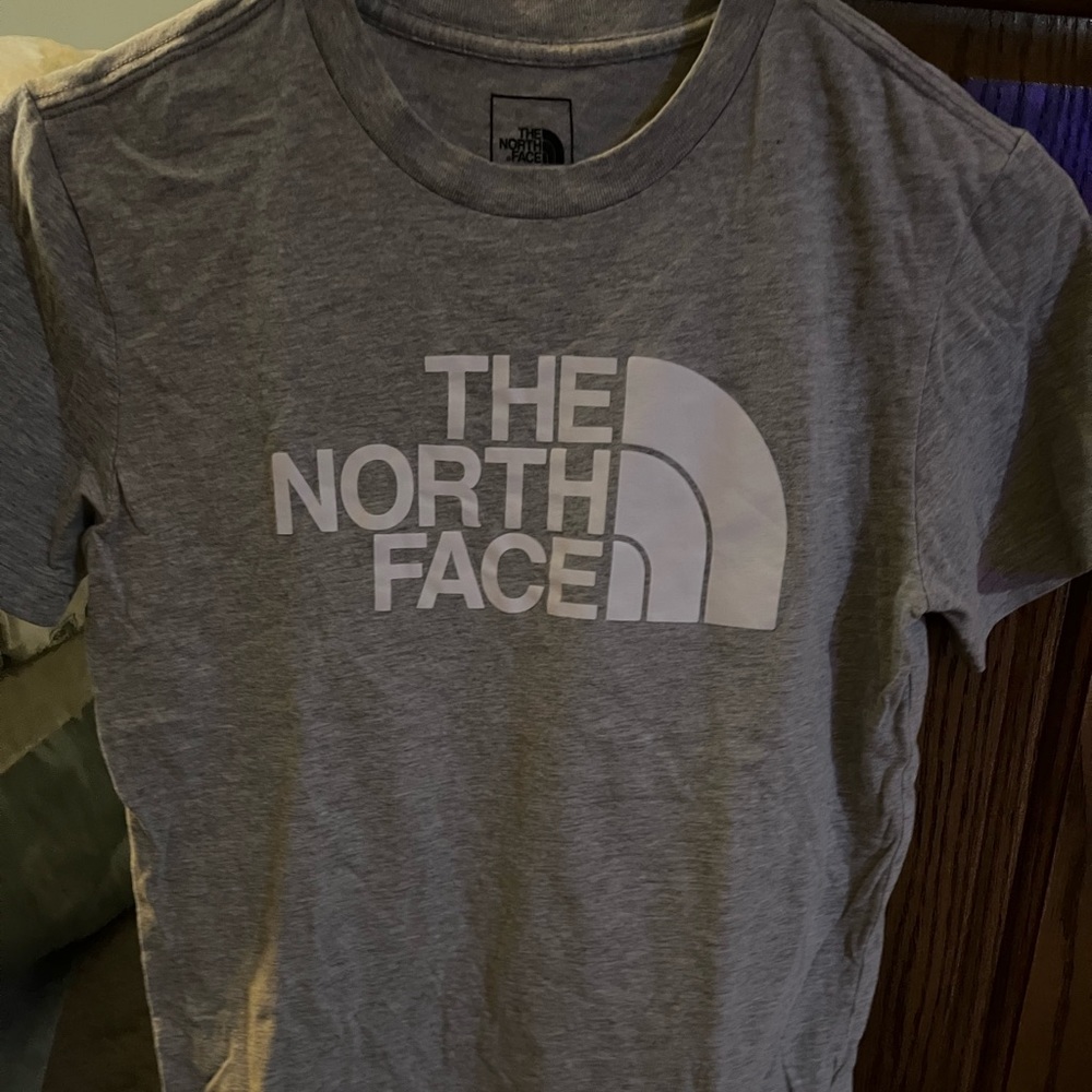 Gray, NorthFace tshirt, boys
